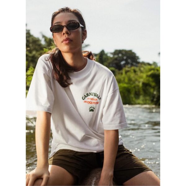 Carnival FW20 A Walk in Nature T-Shirt สีขาว เสื้อยืด เสื้อคอกลม