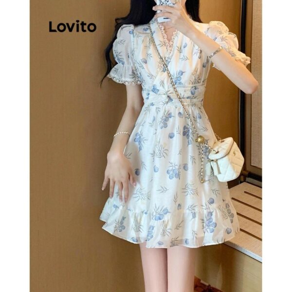 Lovito ชุดเดรสลําลอง ทรงเอ แต่งลูกไม้ ลายดอกไม้ สําหรับผู้หญิง LNA38057 (สีขาว)