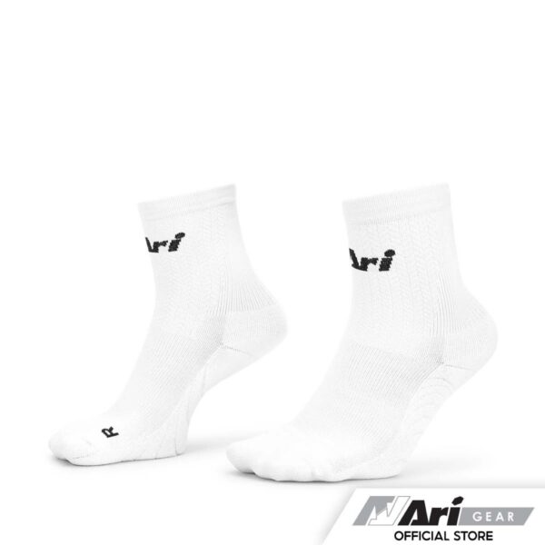 ARI TERRY QTR RUNNING SOCKS - WHITE/BLACK  ถุงเท้าวิ่ง อาริ เทอร์รี่ สีขาว