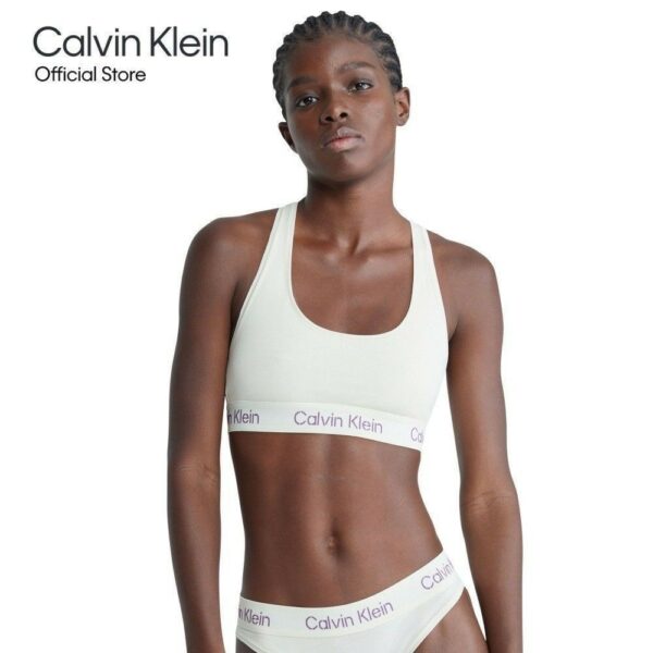 CALVIN KLEIN เสื้อชั้นในผู้หญิง Stencil Logo Modern Cotton ทรง Lightly Line รุ่น QF7454AD YAE - สีขาว